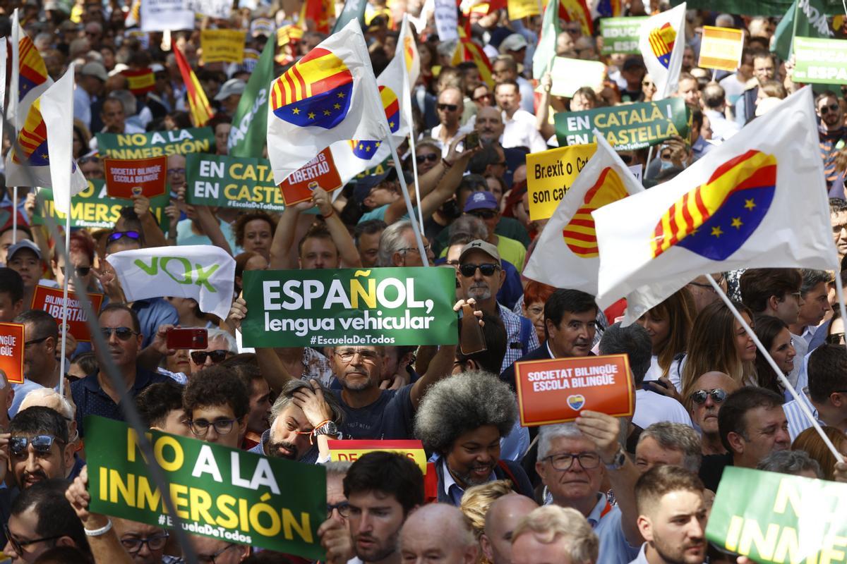 BARCELONA, 18/09/2022.- Dirigentes de diferentes partidos asisten a la manifestación.