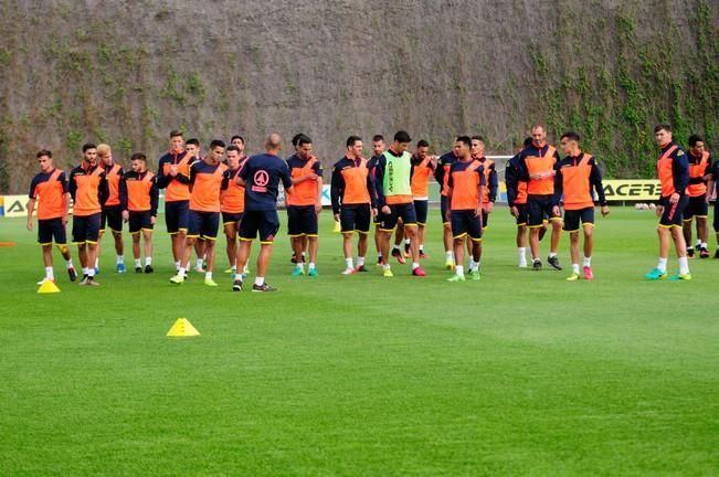 Entrenamiento de la UD Las Palmas en Barranco ...