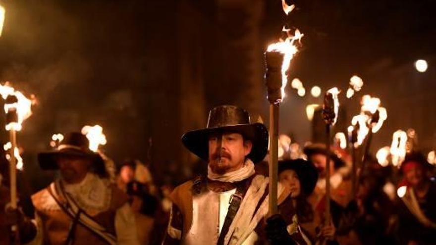 El Regne Unit celebra la tradicional Bonfire Night