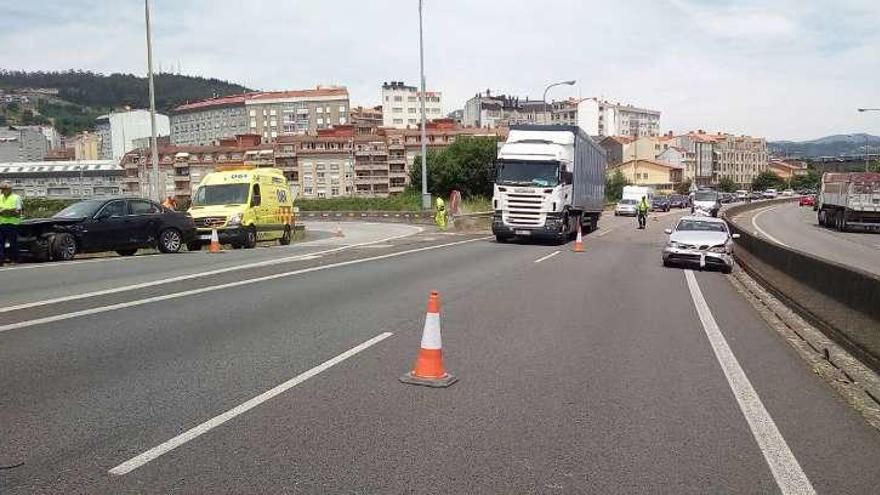 Accidente en la AP-9 a su paso por Poio. // G. Santos