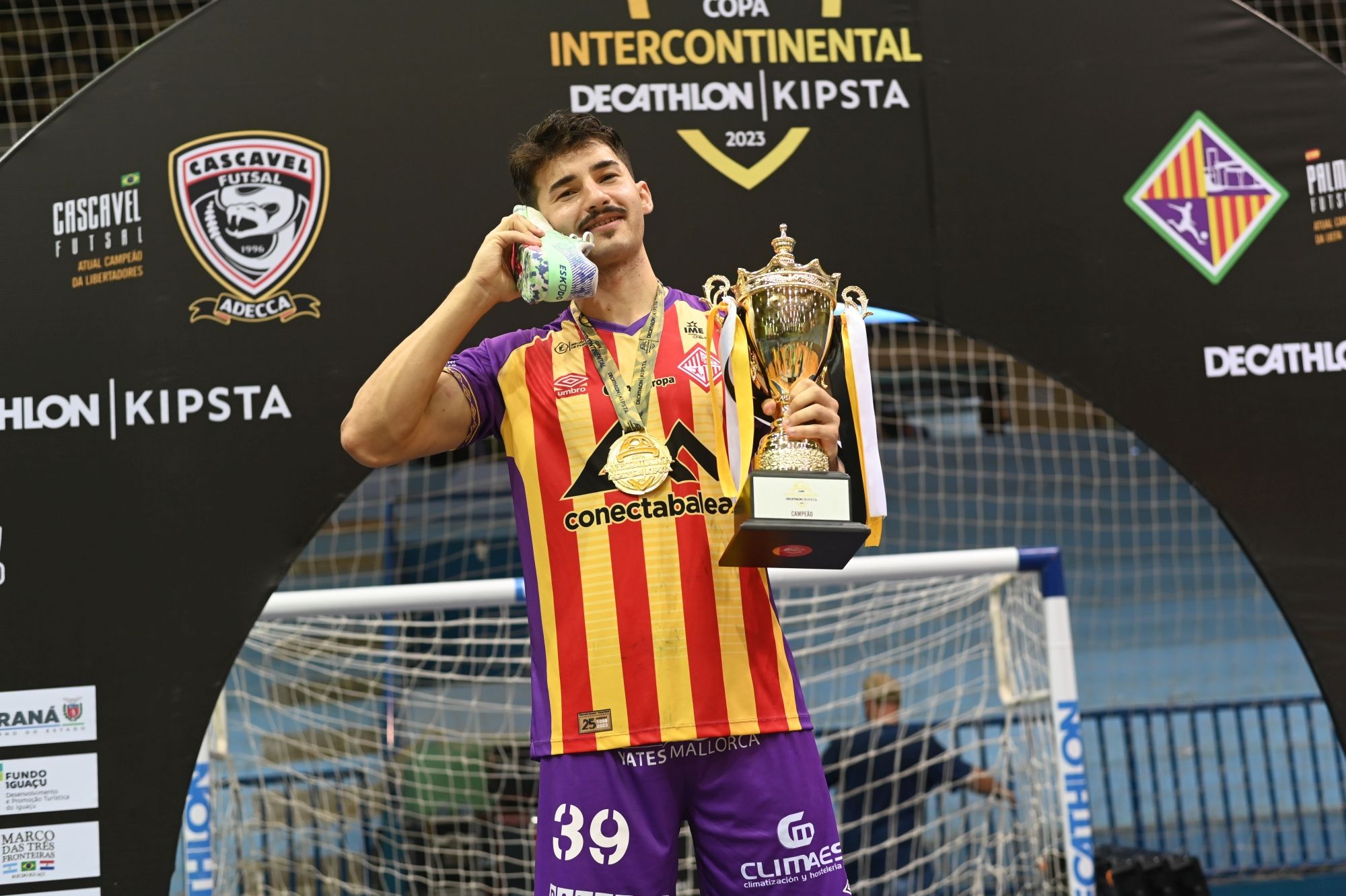 Las imágenes del Palma Futsal celebrando su título en la pista