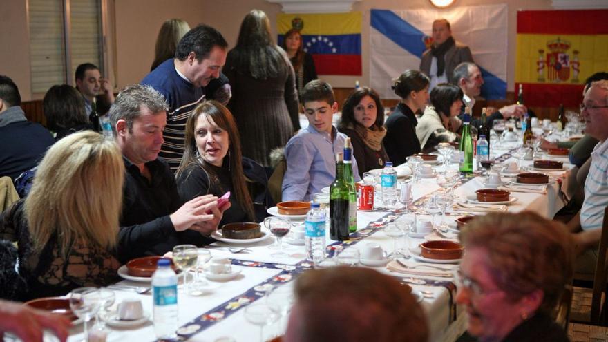 Cena navideña en Lalín del colectivo Venezolanos de Deza.