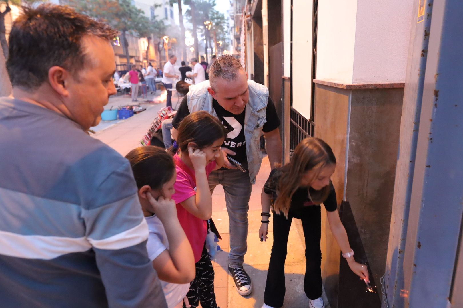 FOTOGALERÍA I Las imágenes de la Nit de la Xulla y del encuentro de elaboración de allioli de las fiestas de Vila-real