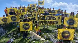 La defensa de Peñamayor hace cumbre contra los planes mineros en la sierra
