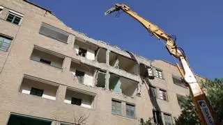 El derribo de la comisaría de Mayandía comienza sin que exista una fecha prevista para su reconstrucción