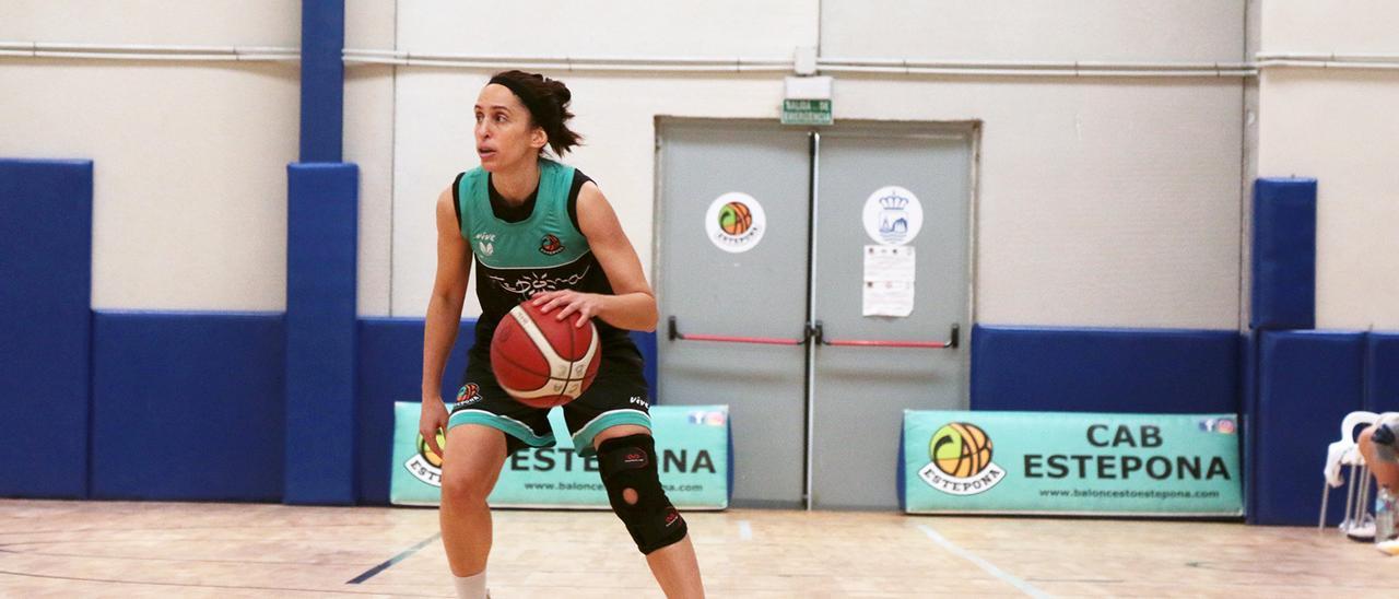 Gema García en un partido con el CAB Estepona Jardín.