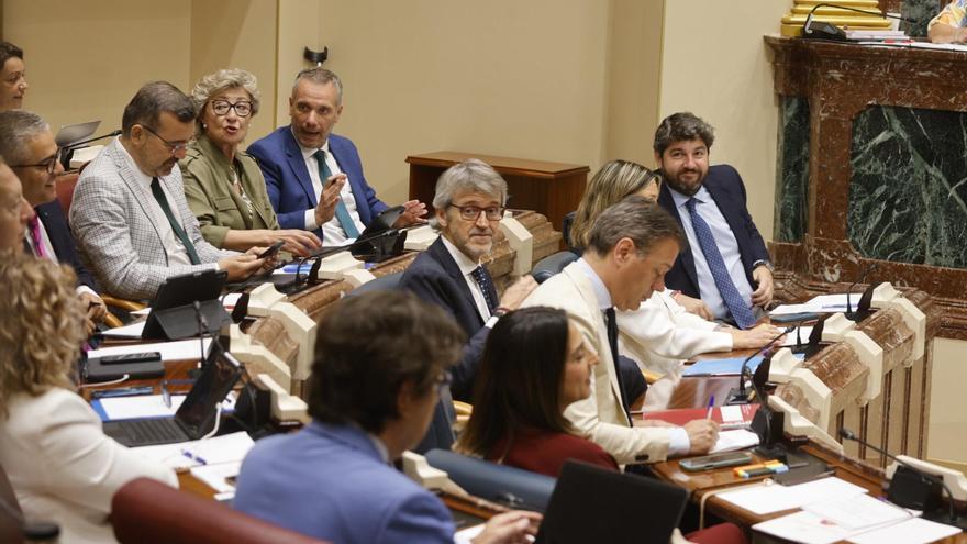 La Asamblea aprueba el techo de gasto en medio del escándalo del PSOE y de las &#039;pullas&#039; entre PP y Vox