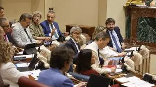 La Asamblea aprueba el techo de gasto en medio del escándalo del PSOE y de las 'pullas' entre PP y Vox