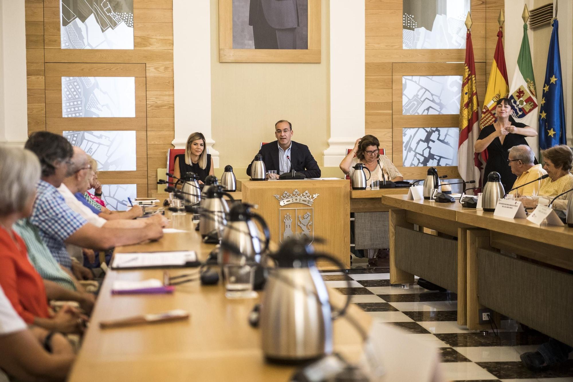 FOTOGALERÍA | Así fue el Pleno del Mayor en el Ayuntamiento de Cáceres
