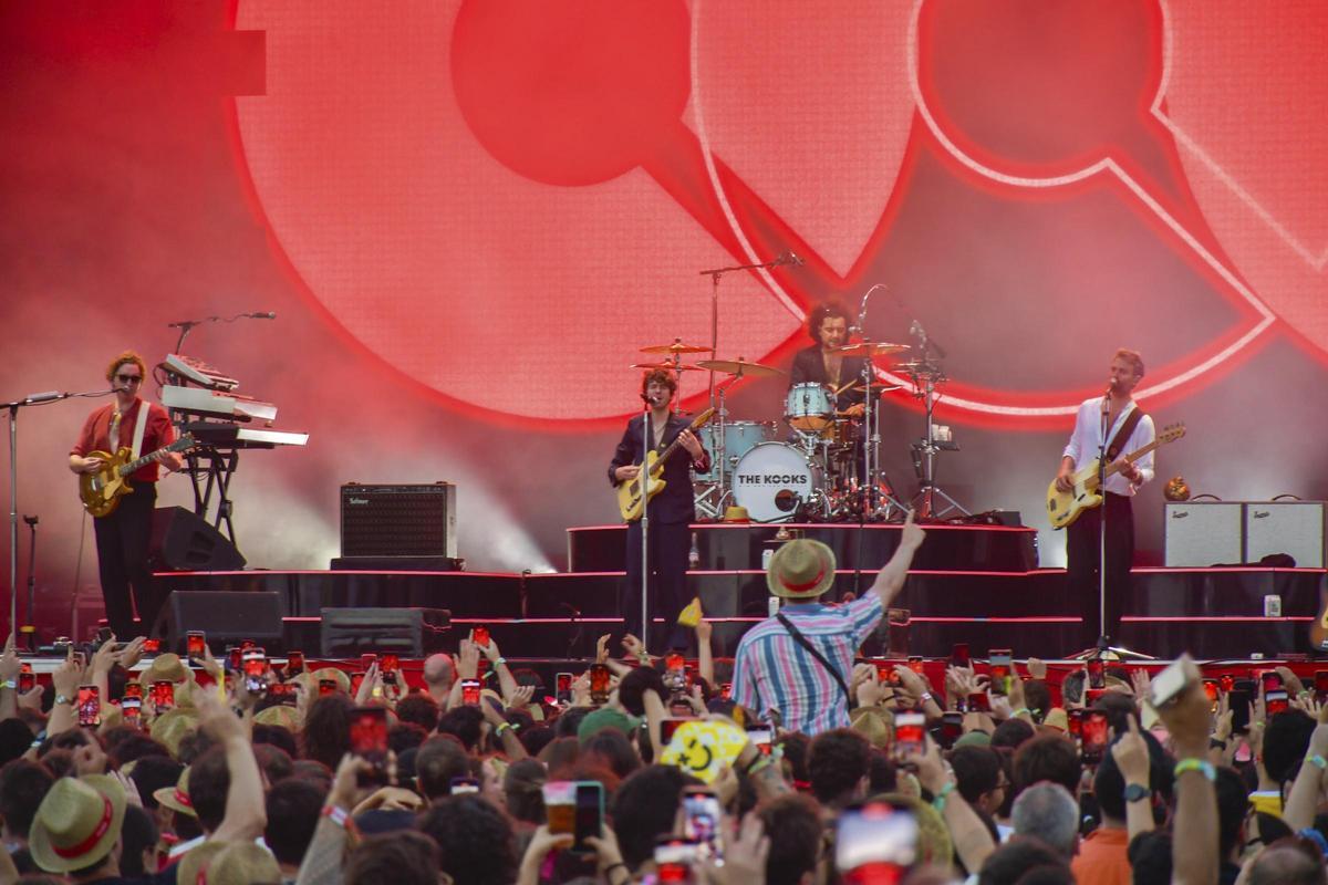 Uno de los momentos del concierto de The Kooks al Festival Cruïlla.