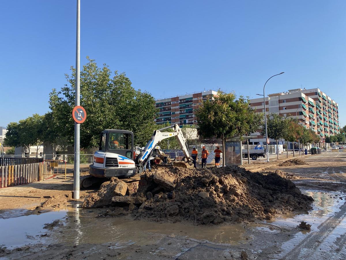 Una avaria en una canonada de grans dimensions afecta el subministrament d’aigua a diverses zones de Sabadell