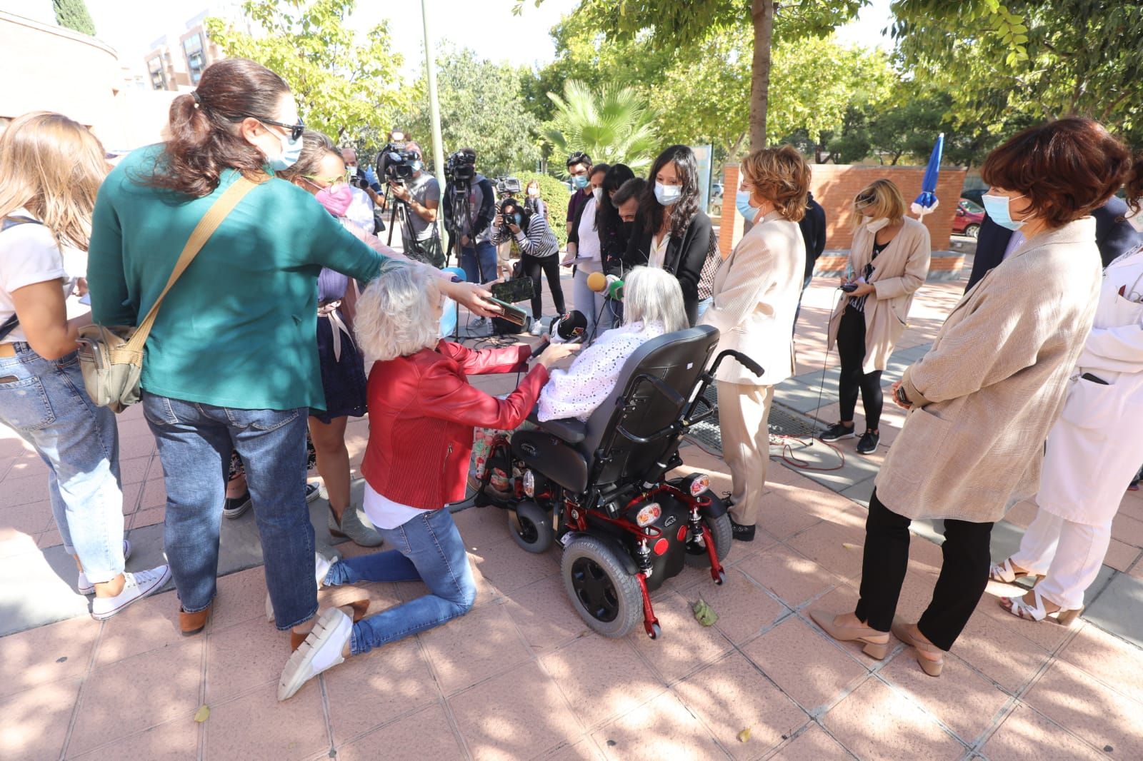 FOTOGALERÍA | Los mayores de la residencia Romareda reciben la tercera dosis de la vacuna