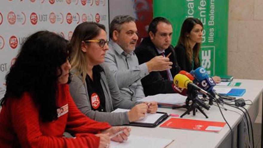 Isabel Bernardo, de CC OO; Teresa Sánchez, delegada de UGT en Juaneda; Jorge Rivas, asesor jurídico de UGT; Alejandro Juan, de USAE; Olga Ortiz, de SATSE