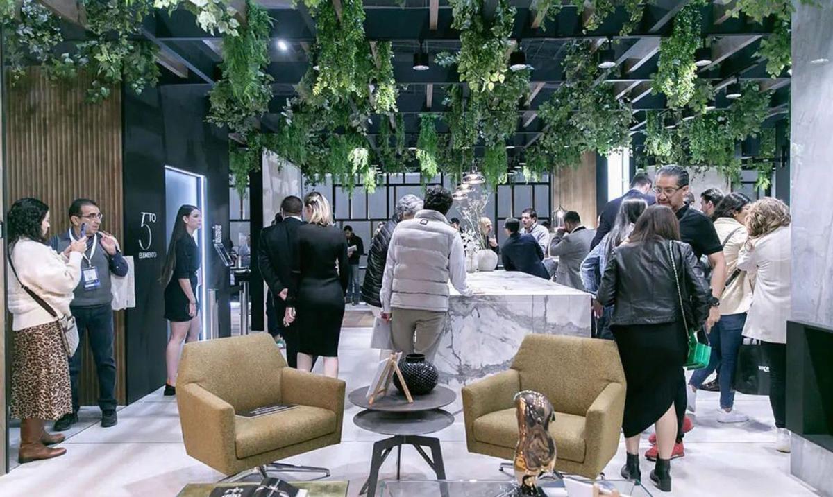Imagen del estand de 450 metros 
cuadrados con el que Porcelanosa ha
 participado en la feria mexicana Obra Blanca. levante-emv