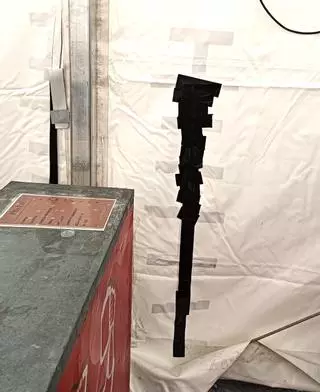 Rajan la carpa de la falla Plaça El·líptica de Gandia para robar y se llevan un altavoz