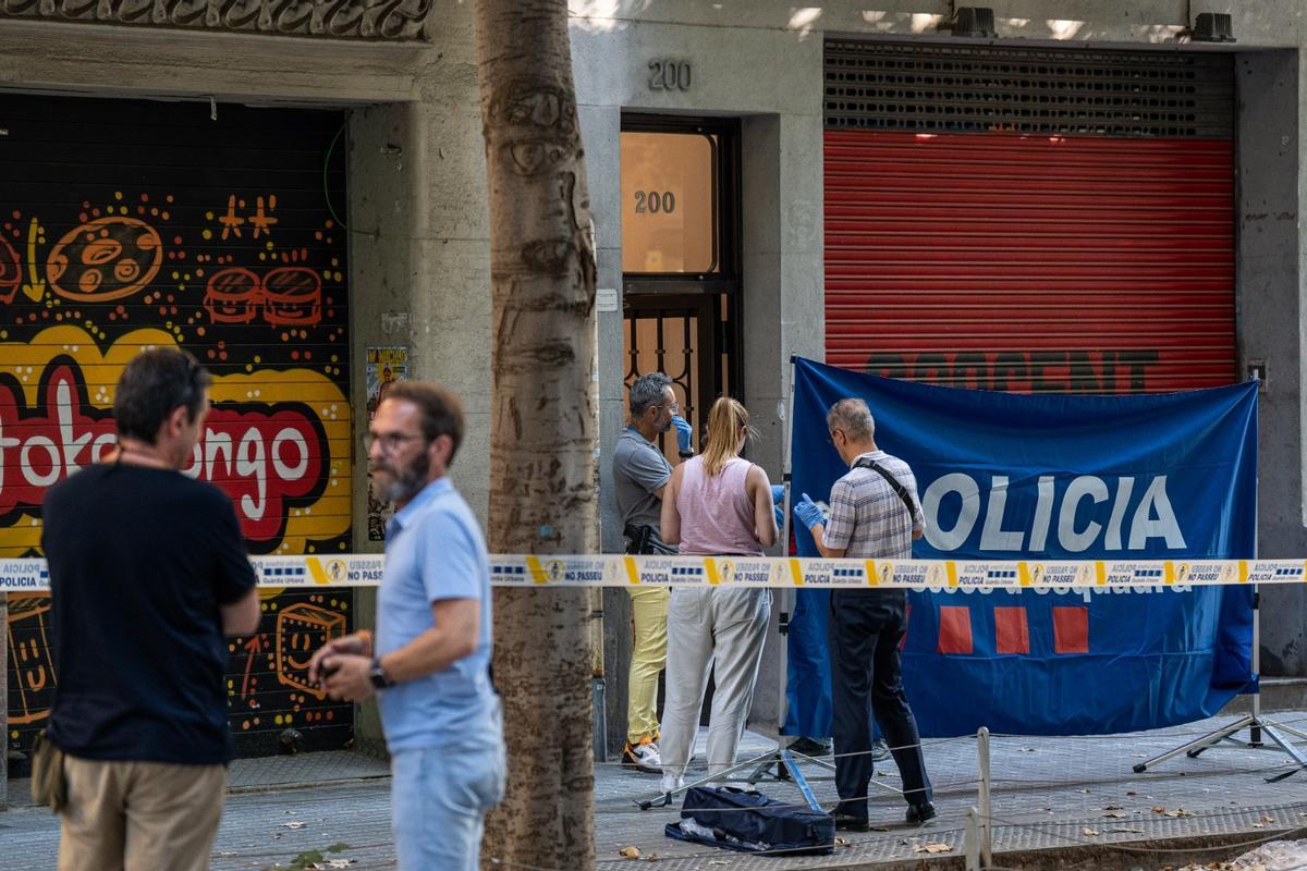 Escena del crimen de la ejecución de un miembro de la mafia balcánica, este julio en Consell de Cent.