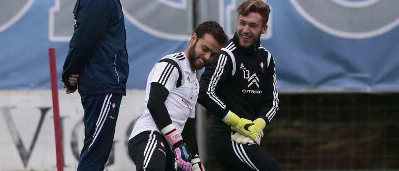 Los porteros Sergio y Rubén en un entrenamiento. // Adrián Irago