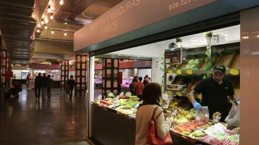 Puestos del mercado de la Merced el sábado por la mañana.