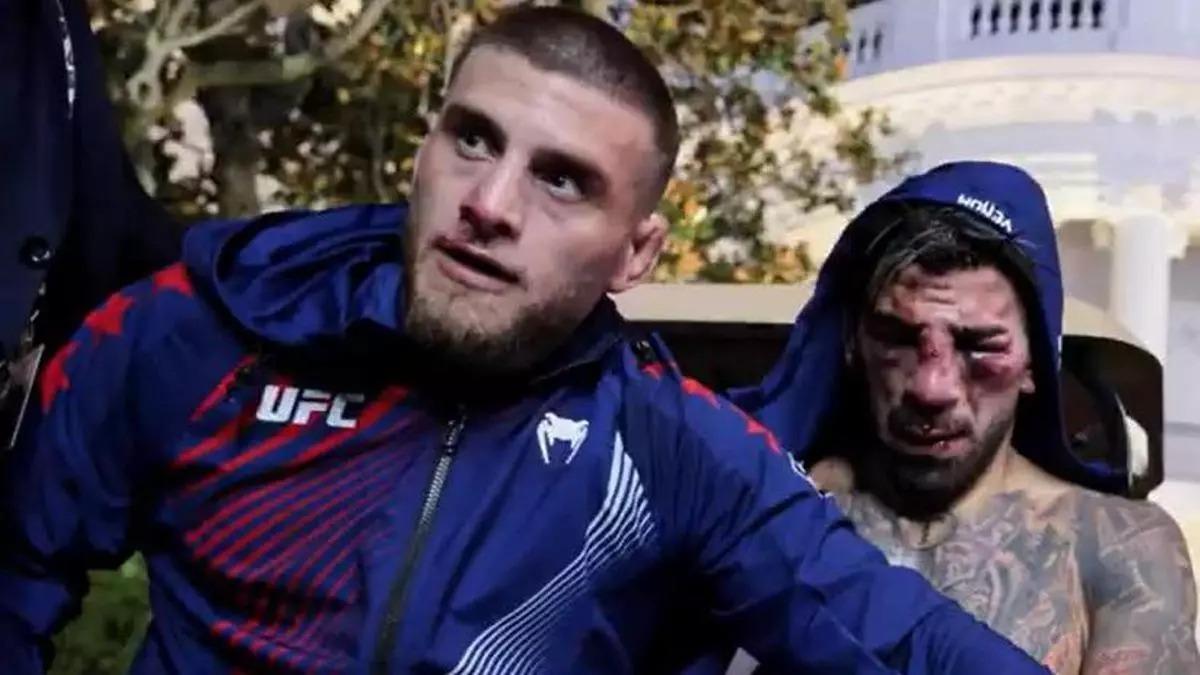 Aleksandre junto a su hermano Ili