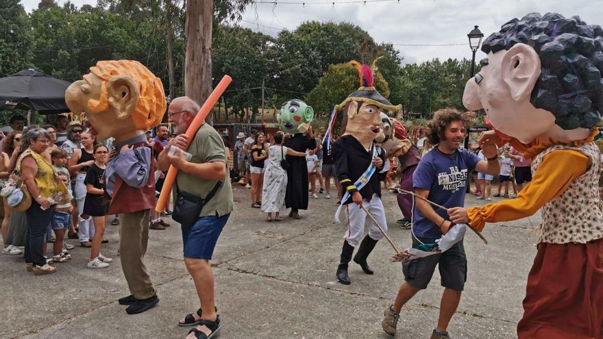 Os cabezudos saen a bailar nas Nosas Músicas.