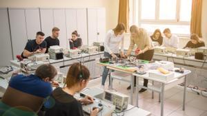 Estudiantes en un aula