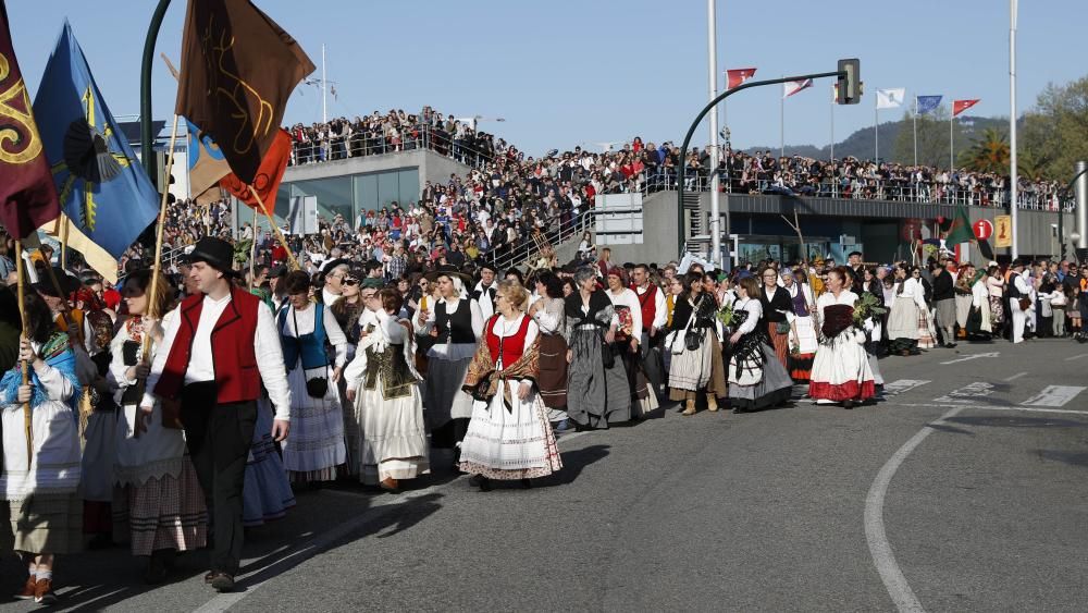 La representación de la Reconquista de Vigo vuelve a abarrotar las calles del Casco Vello de miles de vigueses