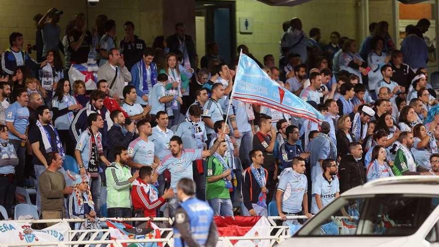 Zona de los aficionados del Celta en el estadio de Anoeta. // LOF