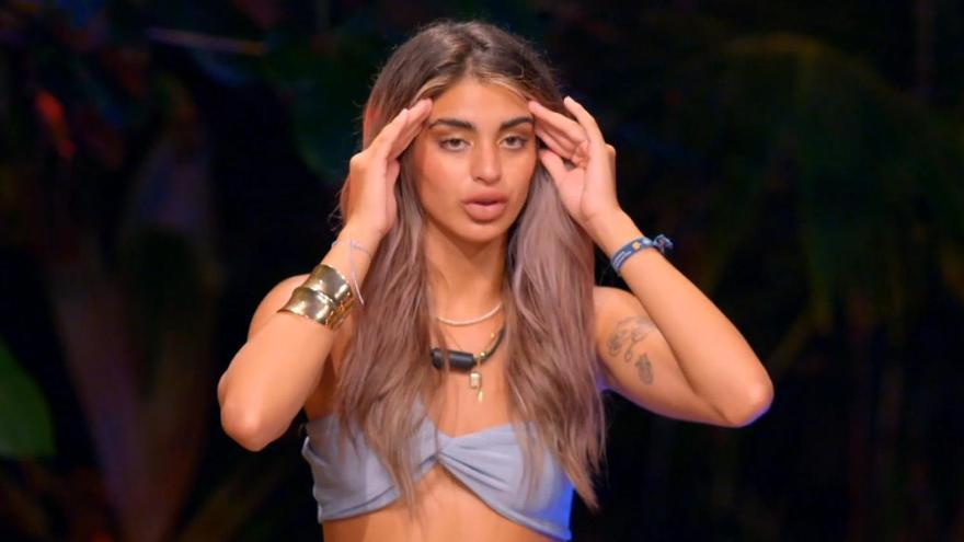 Shefany confiesa como fue su primera experiencia con una mujer