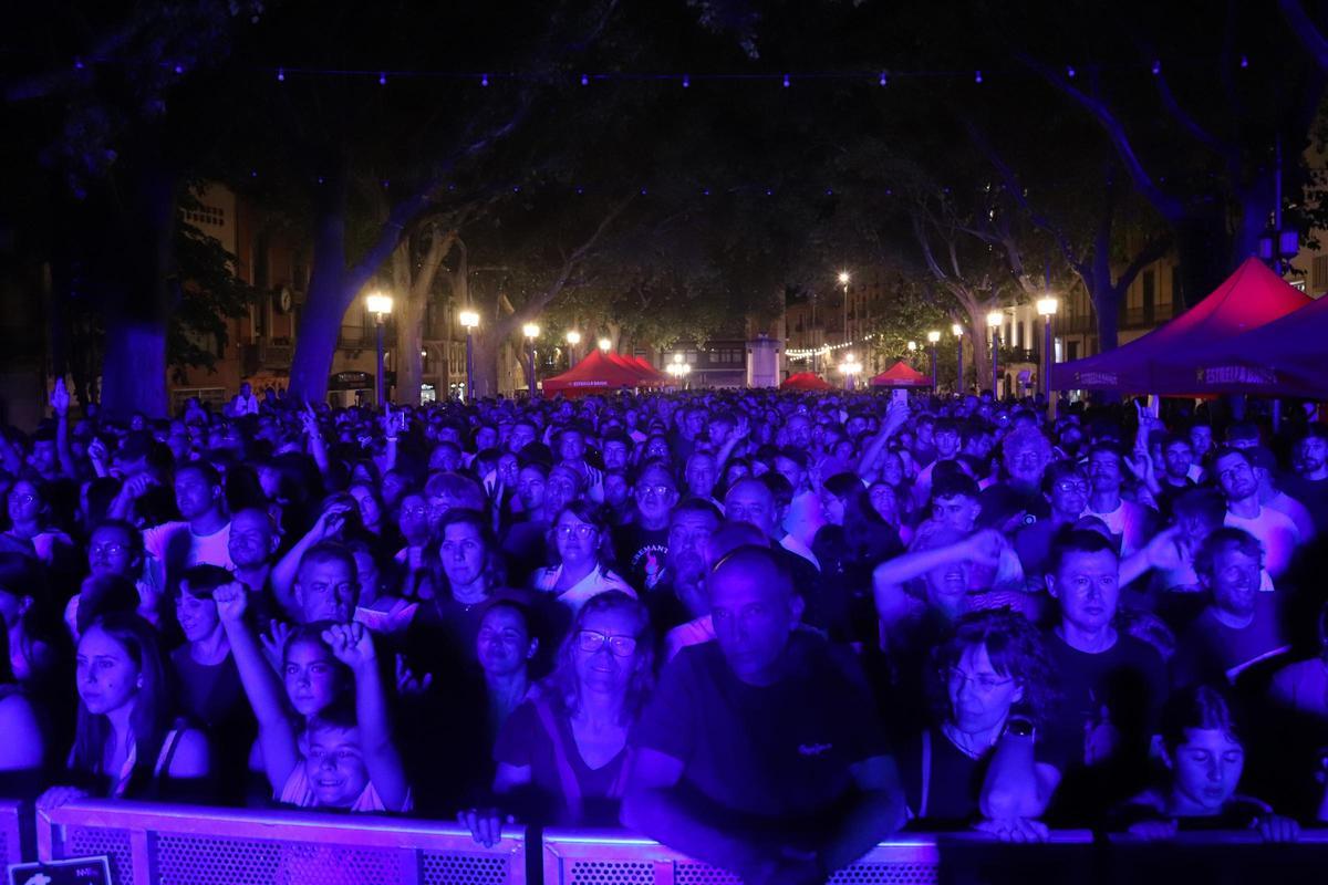 La Fúmiga omple la Rambla de Figueres en l'últim concert amb entrada lliure abans del seu comiat