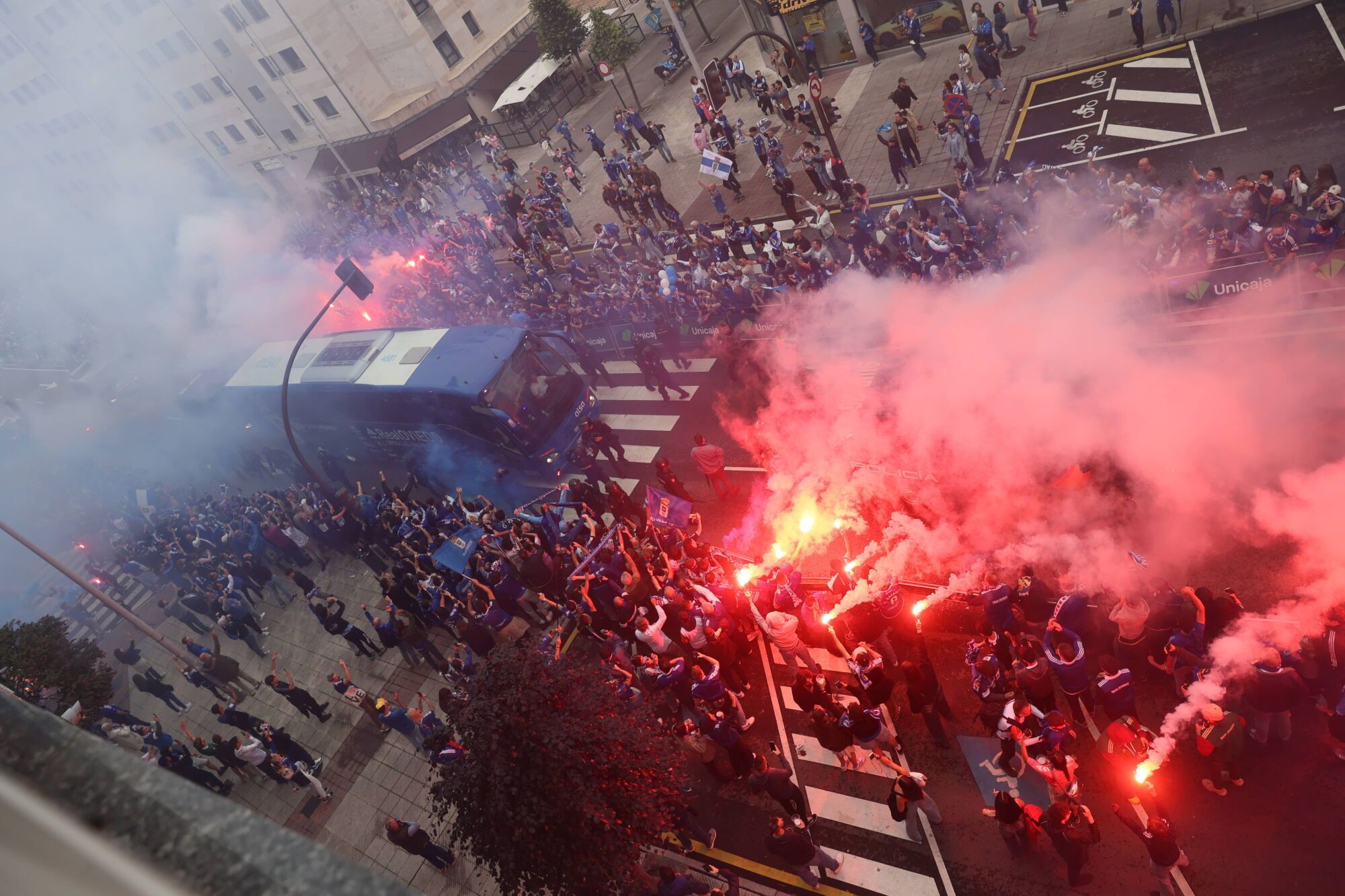 Así fue el recibimiento de la afición al Real Oviedo y toda la previa del último partido de la temporada
