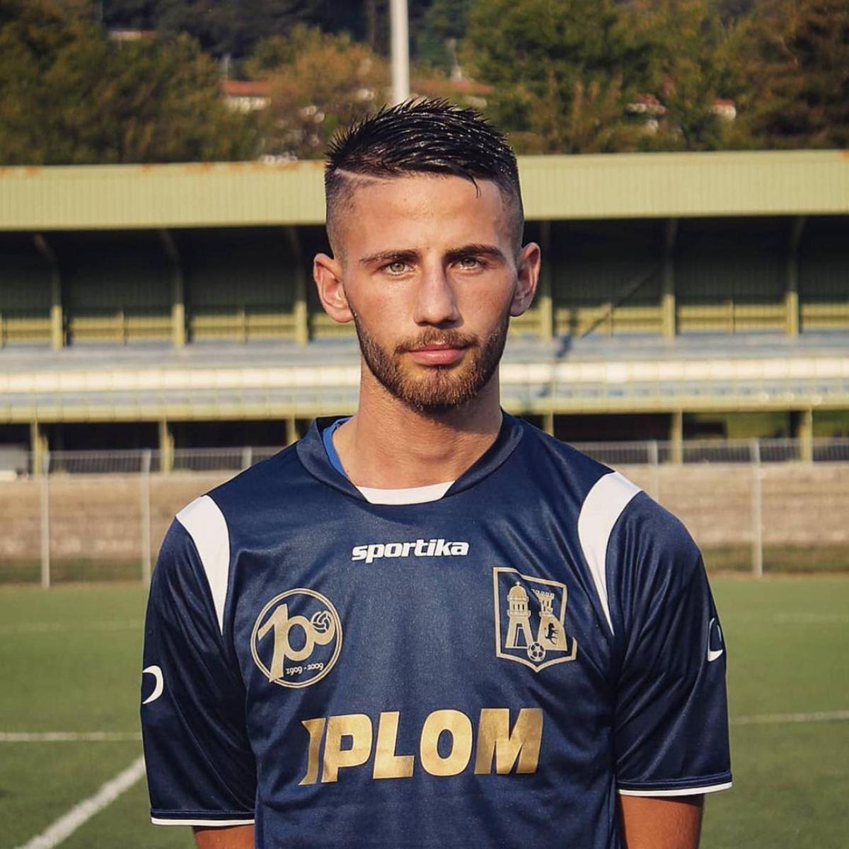 Federico Garrè, con la camiseta del Busalla