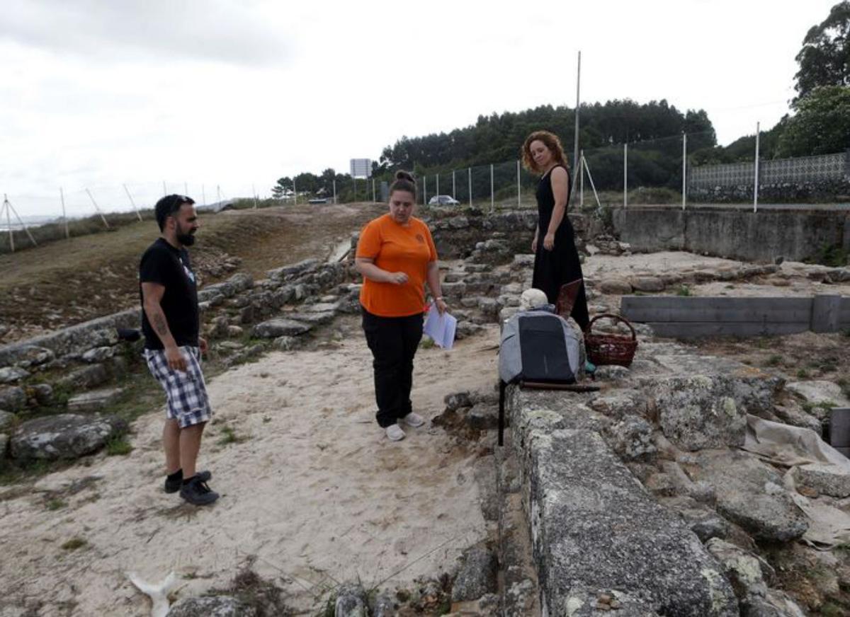 Cultura recurre al teatro para presentar Adro Vello como joya arqueológica de Galicia