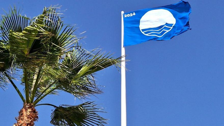 Torremolinos iza por primera vez la Bandera Azul en Playamar y El Bajondillo