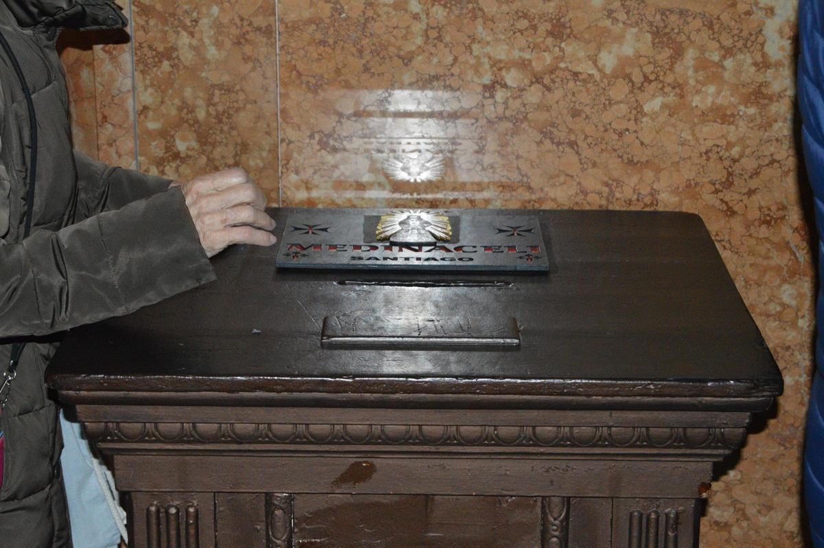 "Siempre se cumple uno": la fe de las tres monedas en el Cristo de Medinaceli