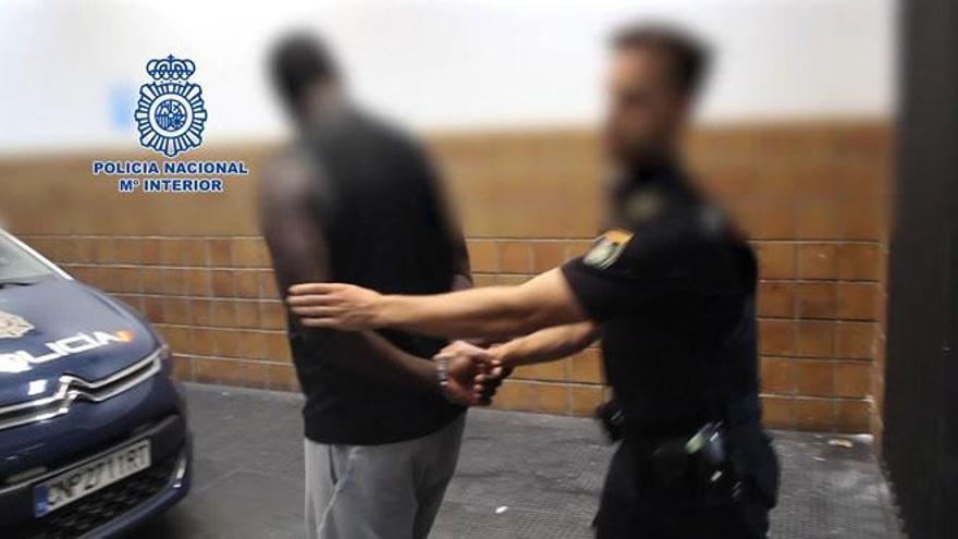 Un policía fuera de servicio detiene en Málaga a dos de los fugitivos más buscados de Suecia