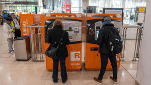 Usuarios del transporte público afrontan la pérdida de la bonificación de los billetes