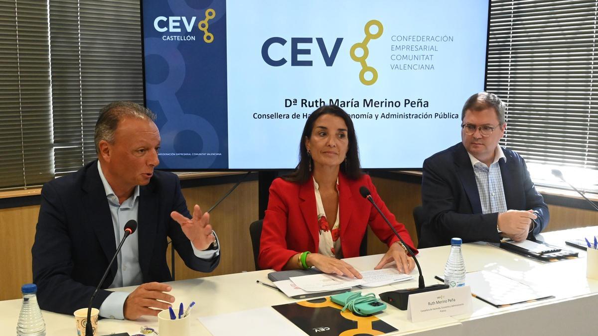 Salvador Navarro, Ruth Merino y Luis Martí, este viernes en Castelló