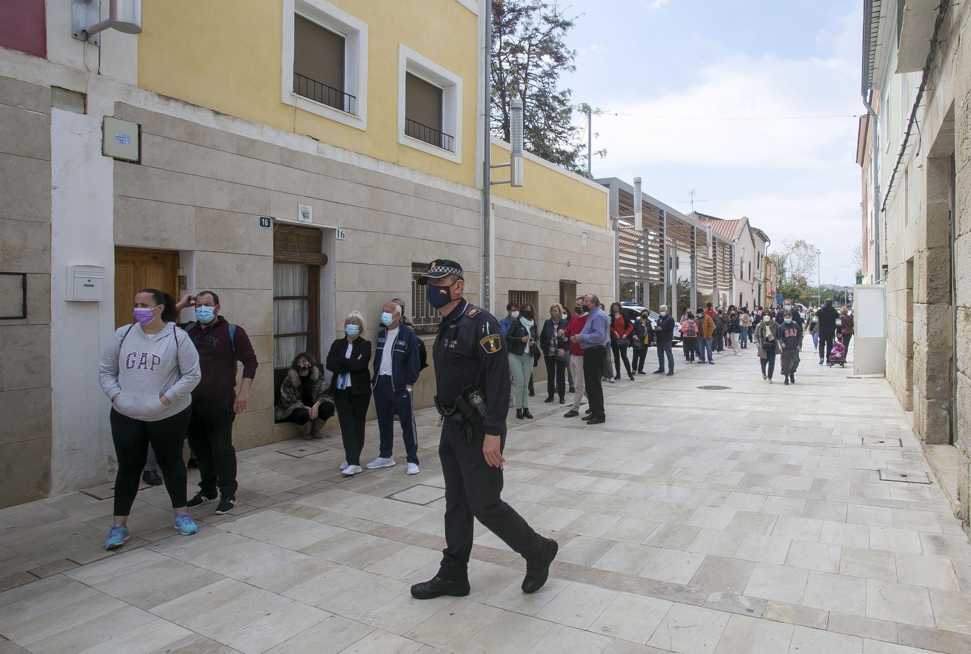 Largas colas en Santa Faz durante el domingo