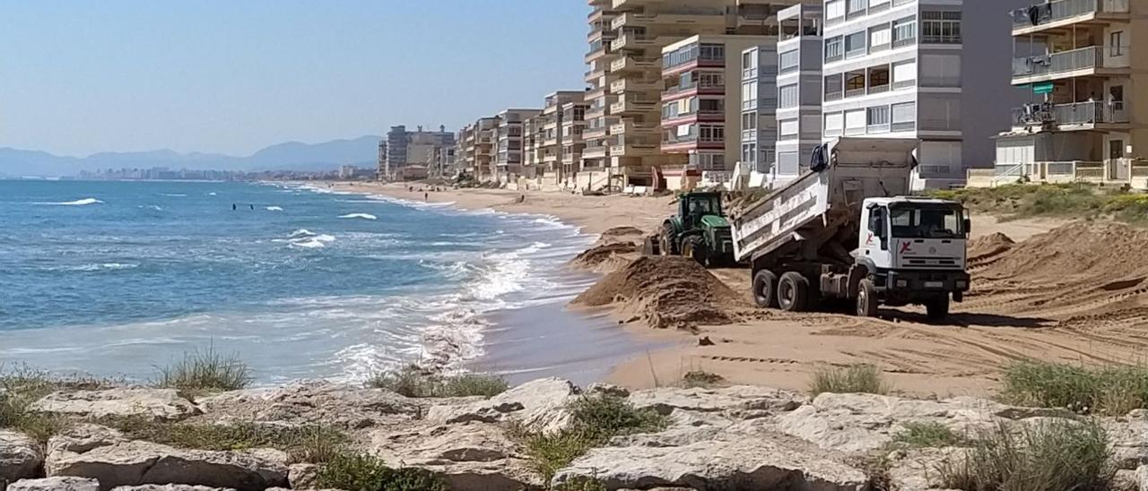 Costas atiende a Gandia y reduce en 42 días el trasvase de arena a Tavernes  | T. Á. C.