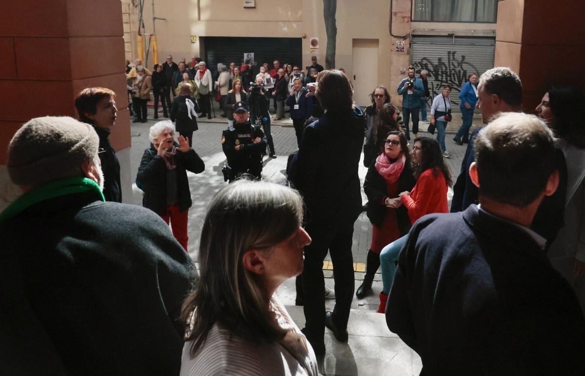 Unas 200 personas protestan contra la derogación de la ley de Memoria Democrática