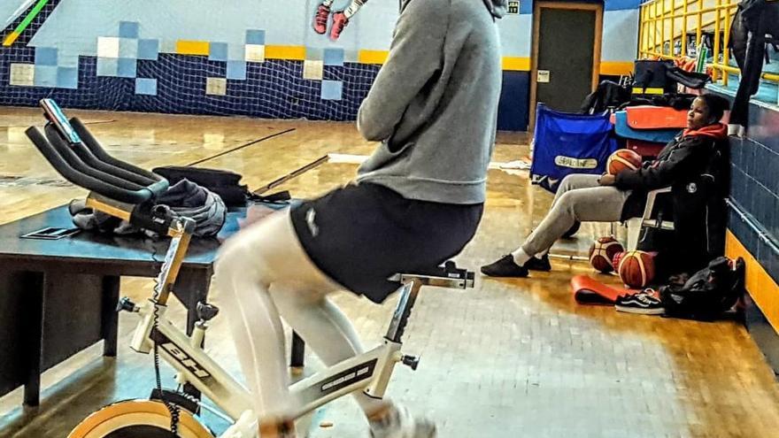 Laura Quevedo y Tamara Seda en el entrenamiento de este miércoles con el Quesos El Pastor