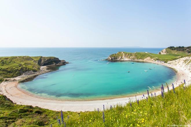 La espectacular cala de Lulworth Cove, en la Costa Jurásica