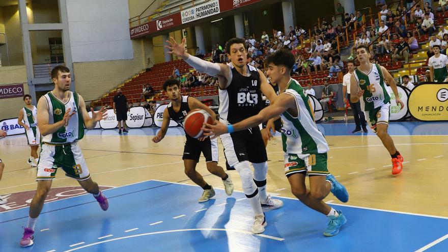 El partido entre Coto Córdoba CB y el Vitaly Mar Badajoz, en imágenes