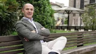 Íñigo Cabal, presidente de la Asociación de la Empresa Familiar Asturiana: "La burocracia nos lastra y perjudica tanto o más a la Administración"