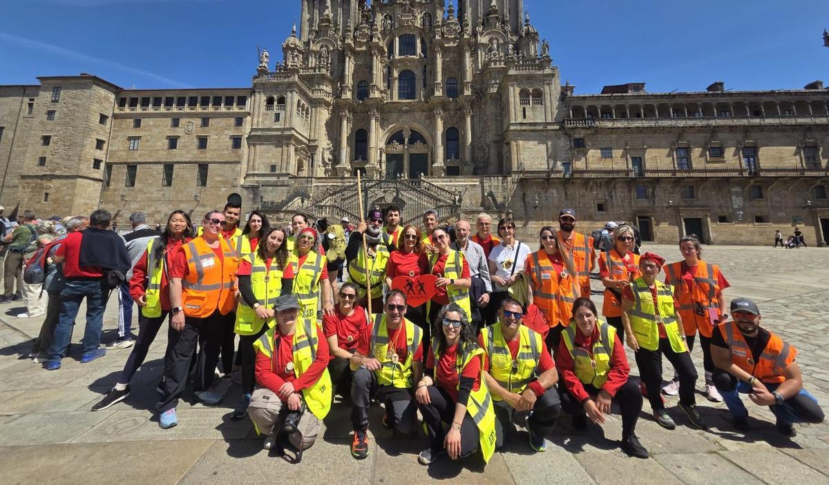 Los héroes de la Pontevedrada coronan en el Obradoiro su peregrinaje solidario