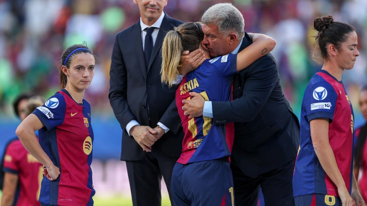 Laporta consuela a Alexia tras la final perdida en Lisboa