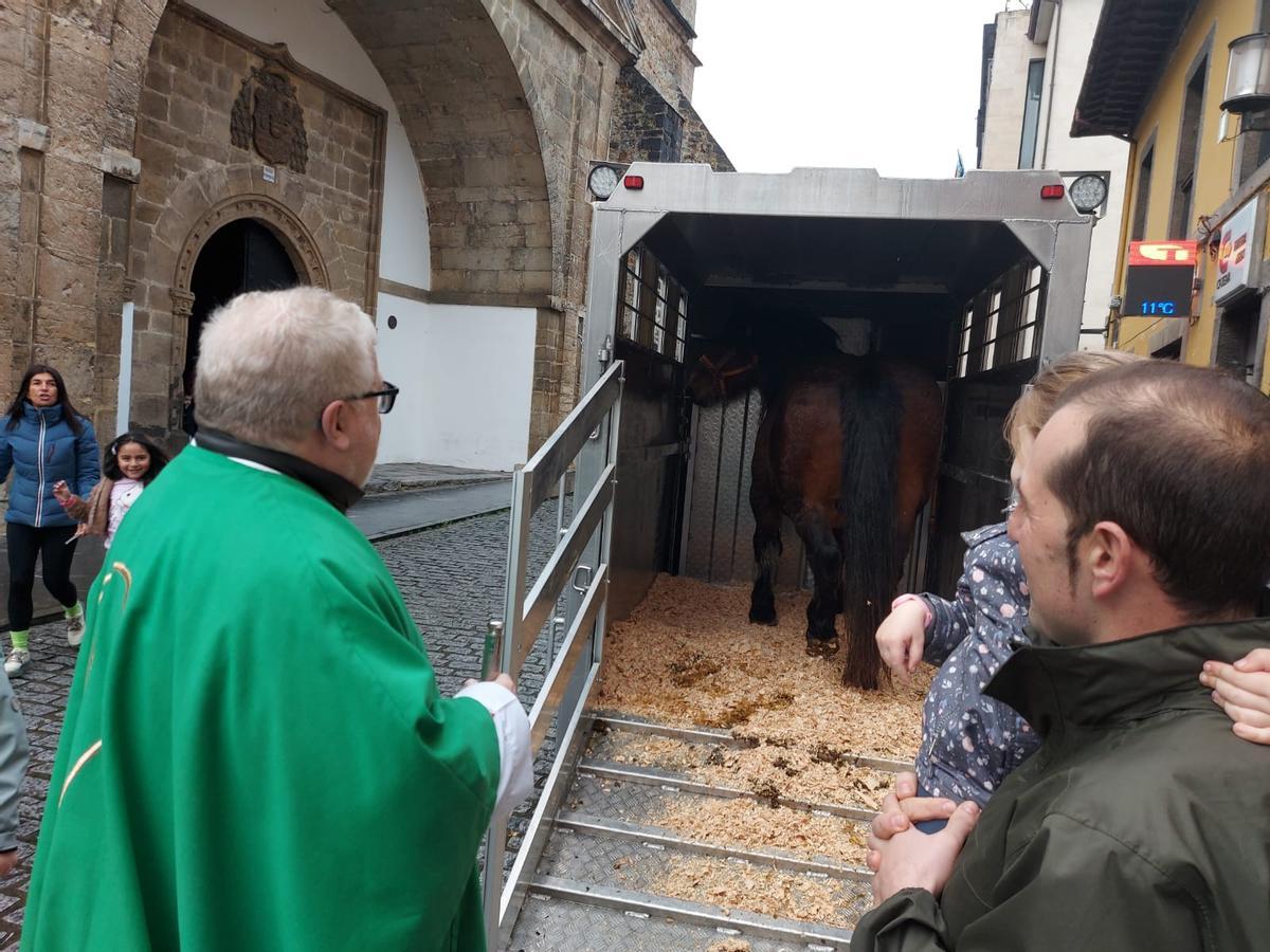 Un momento de la bendición a "Patricio".