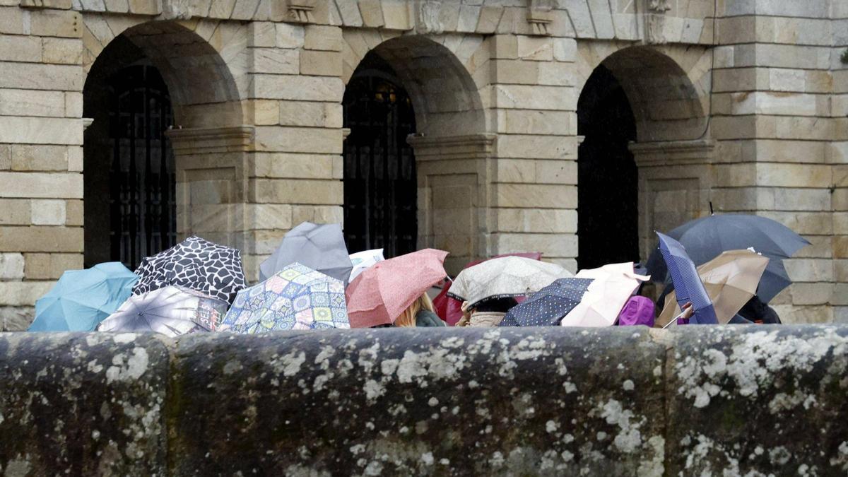 Alternancia de cielos nubosos, chubascos y claros marcarán la semana en Galicia, con una mejoría transitoria entre el jueves y el domingo