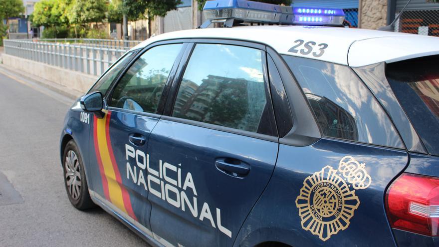 La Policía abate a tiros a un hombre que intentaba apuñalar a otro en un piso de Madrid