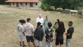 Desde aprender cómo hacer un queso o disfrutar el arte en estado puro, una jornada de campamento en O Rexo